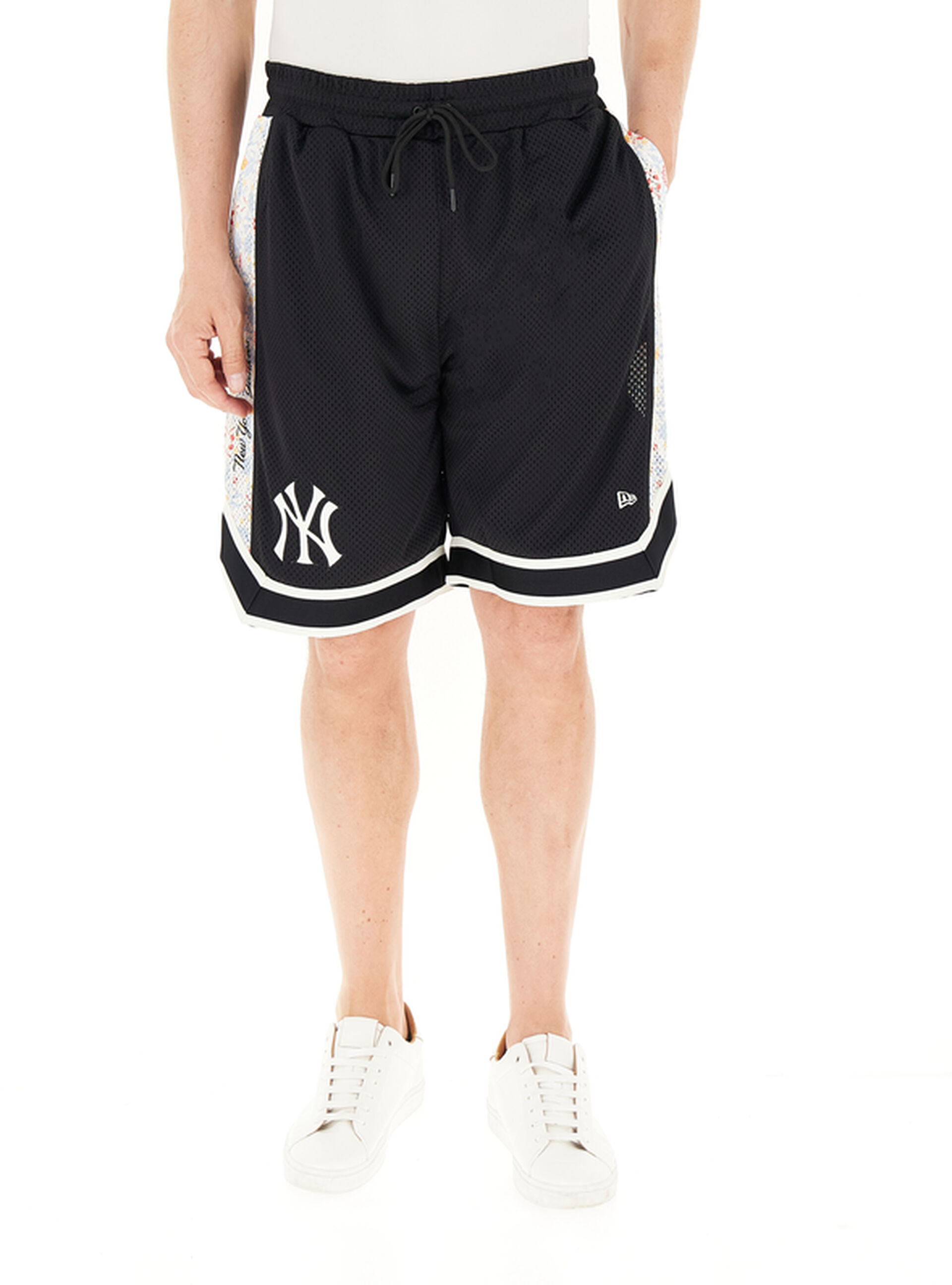 New era Bermuda con logo NERO XL