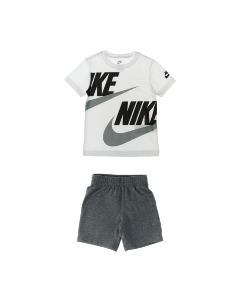 Completo con t-shirt