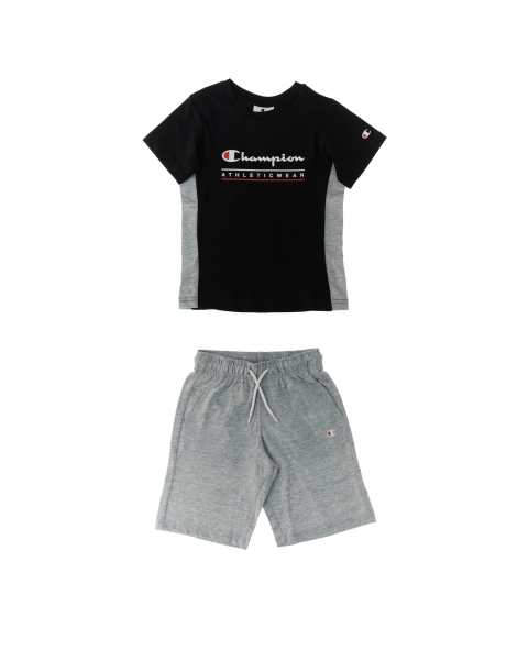 Completo con t-shirt