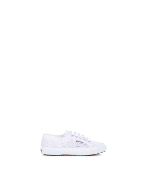 Sneakers in macramè