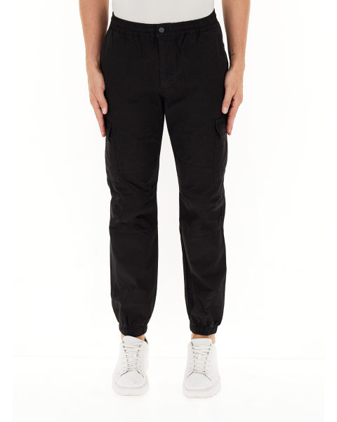 Pantalone multitasche
