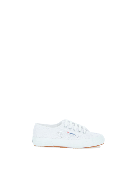 Sneakers in macramè
