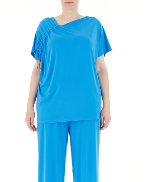 T-shirt scollo asimmetrico