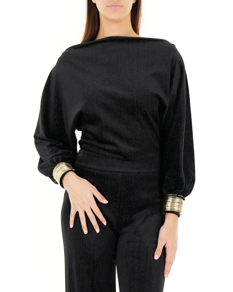 Blusa con gioielli