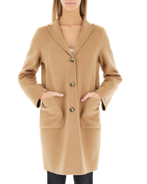 Cappotto con bottoni