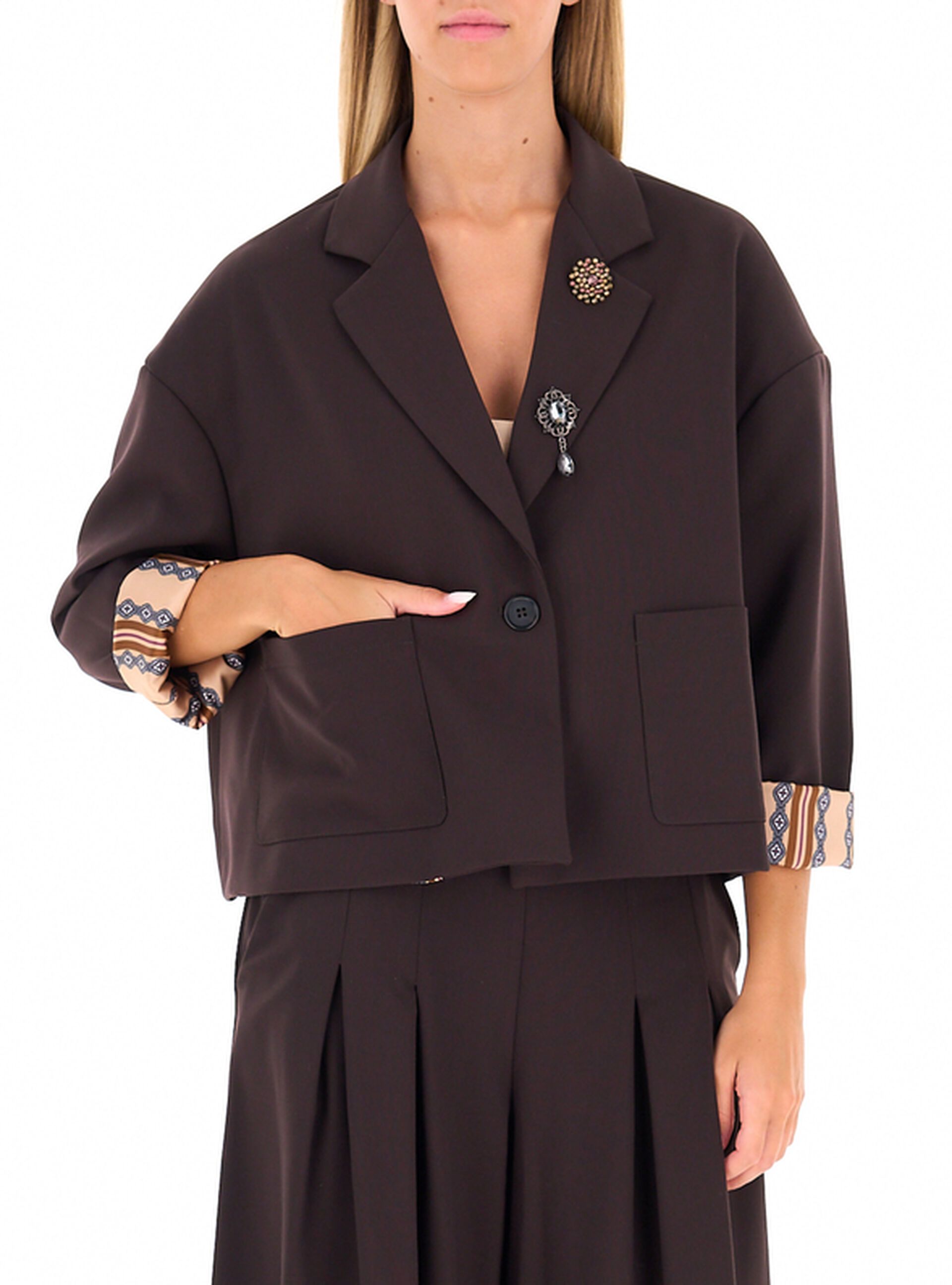 Blazer con spille