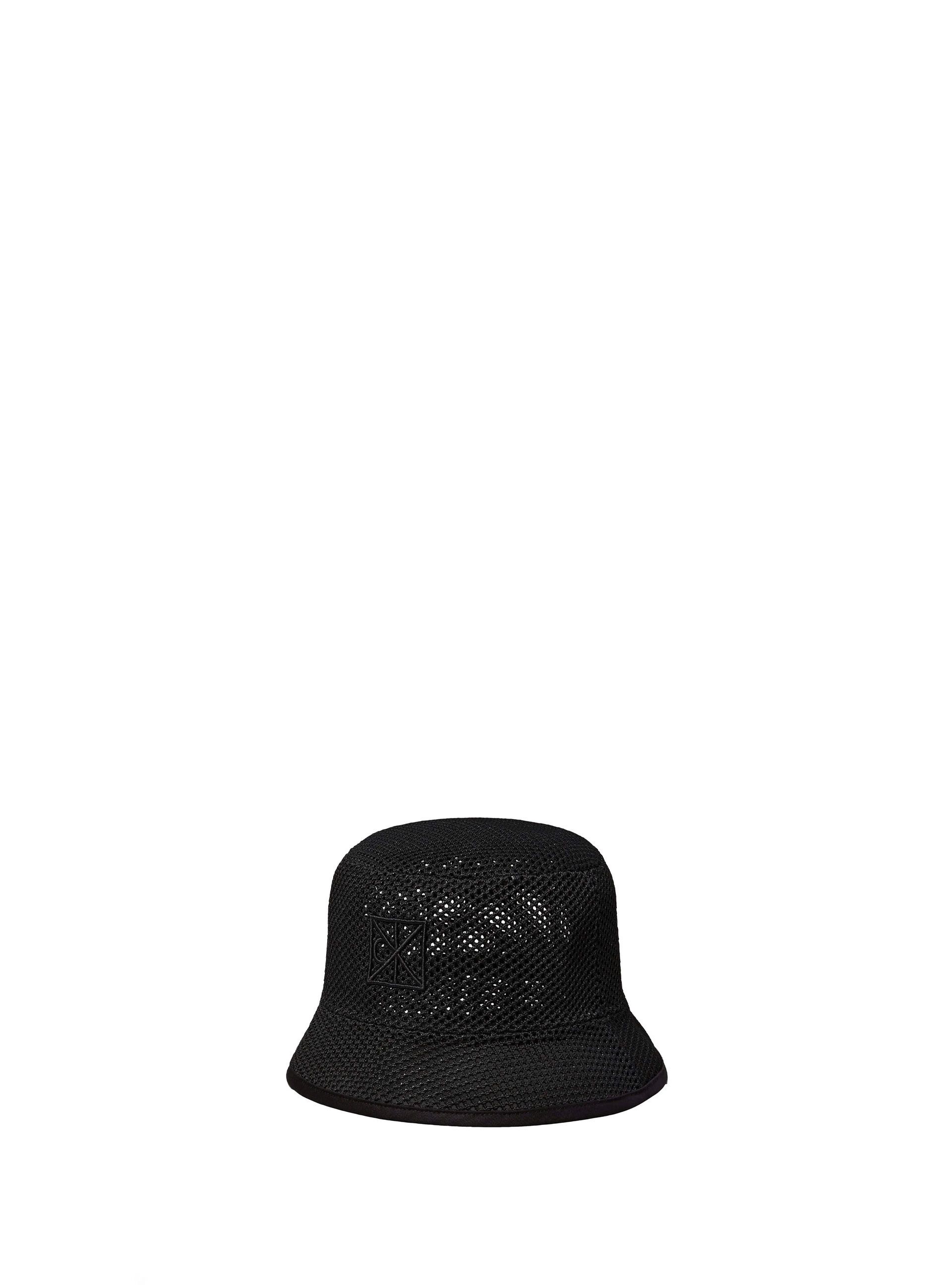 Bucket hat traforato