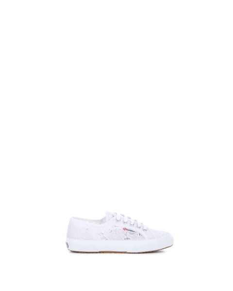 Sneakers in macramè