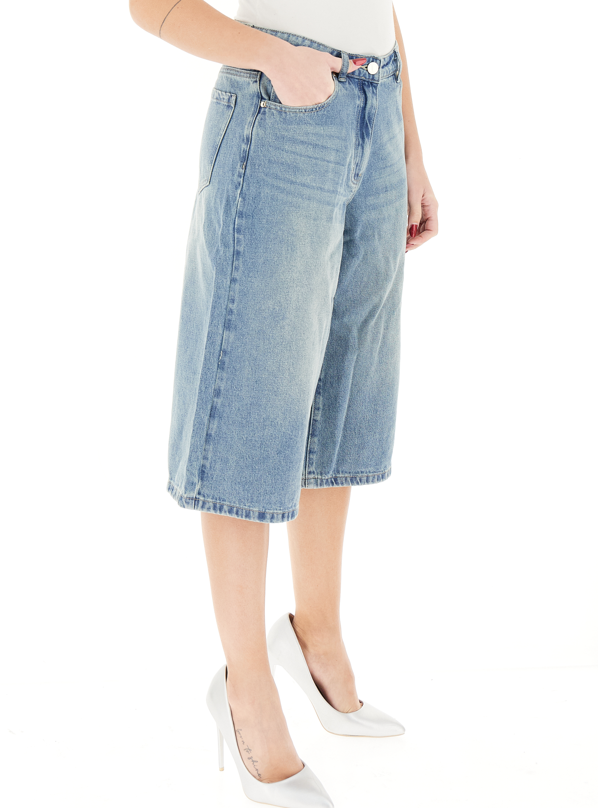 secondary product photo