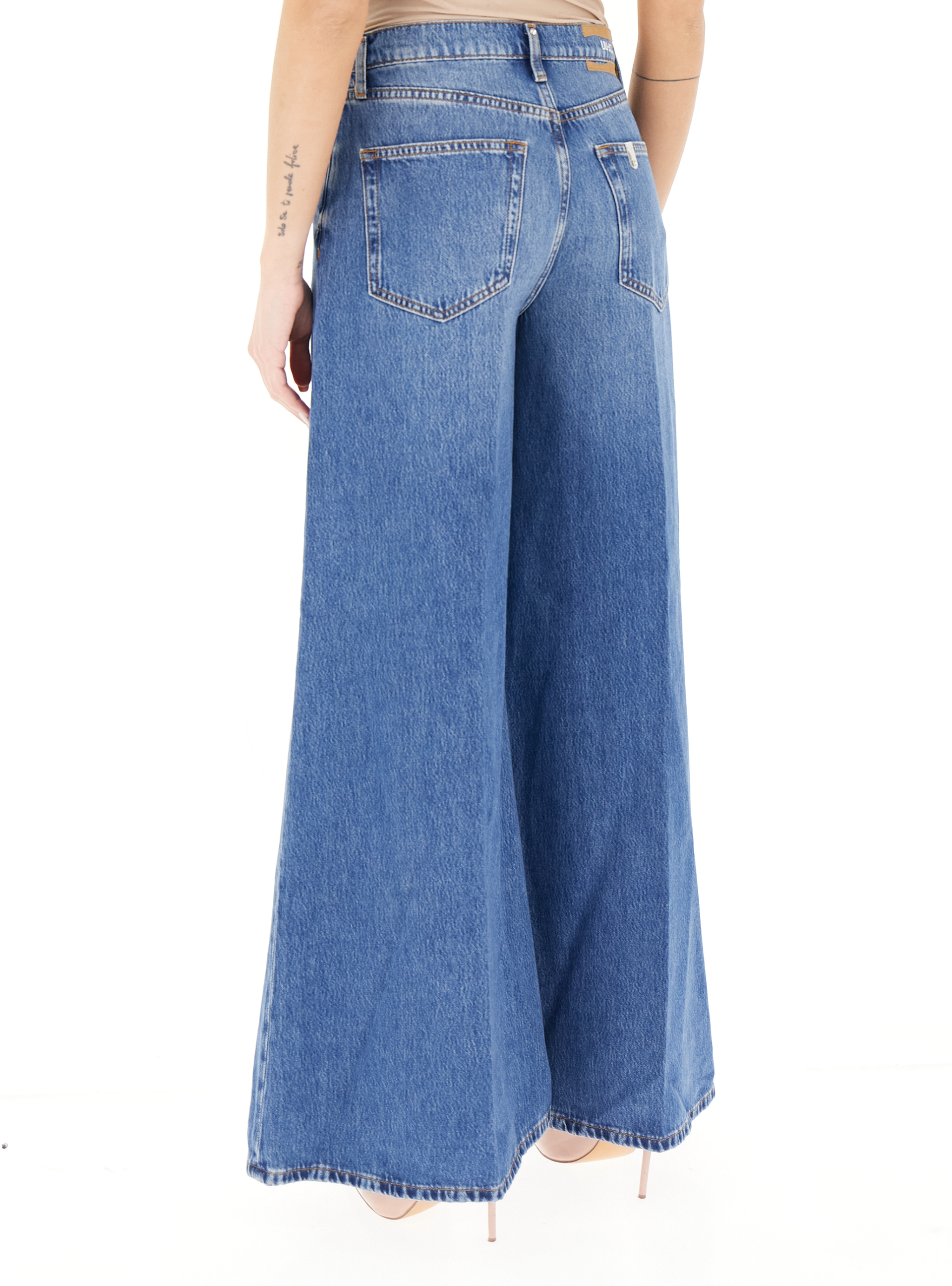 secondary product photo