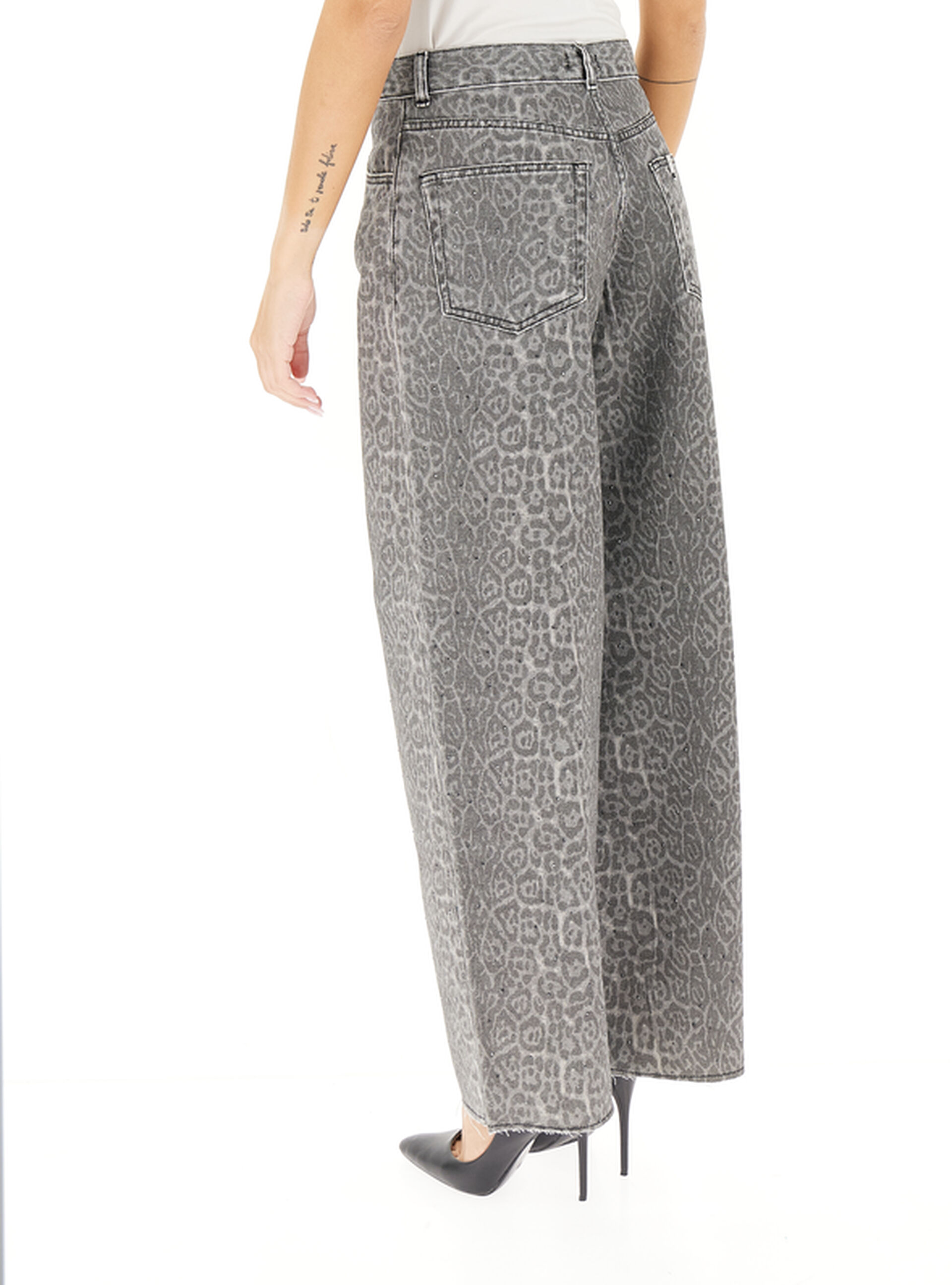 secondary product photo